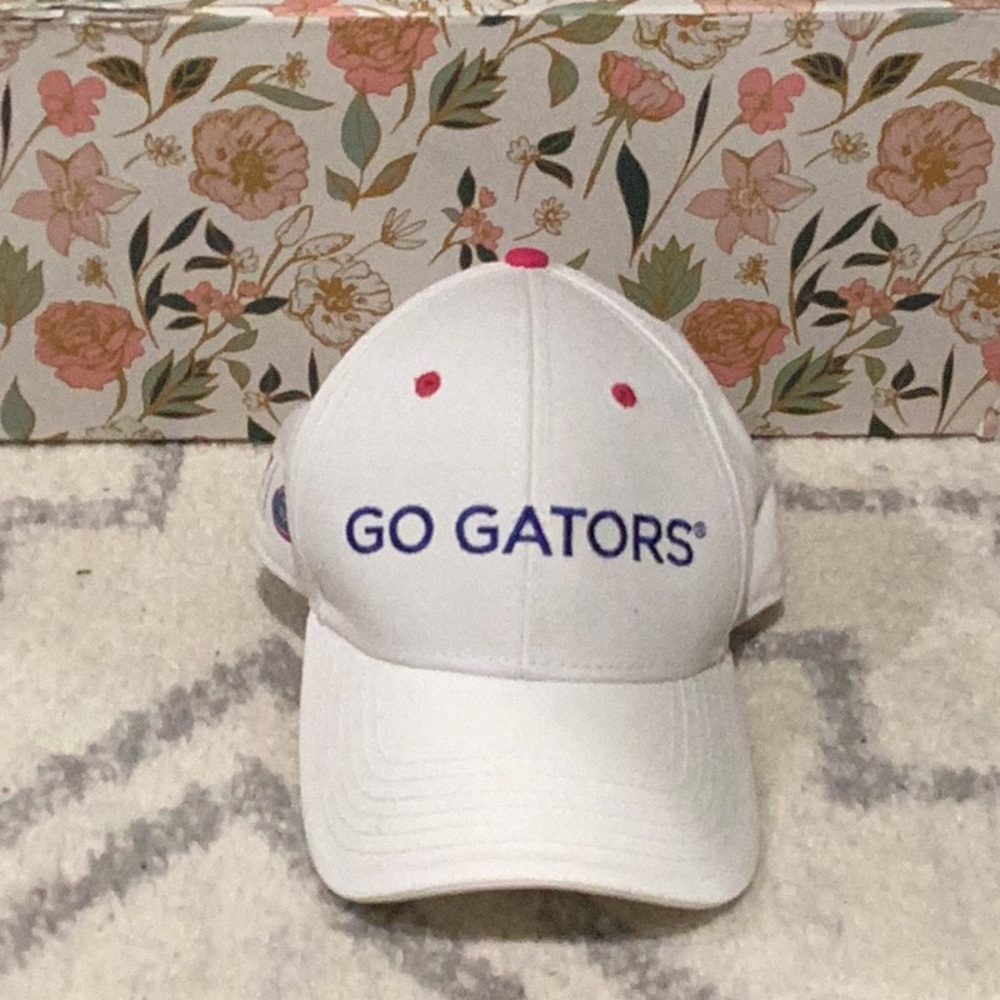 Women’s GATORS White Embroidered Baseball Hat
